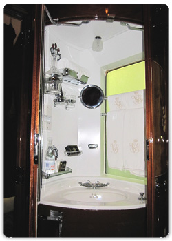 Cabine de toilette d'une voiture VSOE-VENICE SIMPLON-ORIENT-EXPRESS